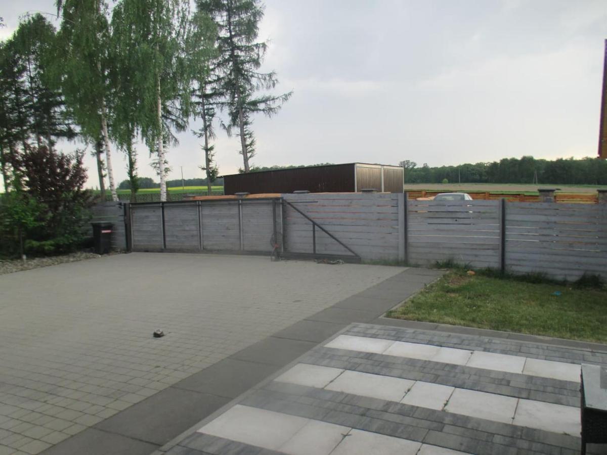Dom Z Ogrodem Villa Laka  Bagian luar foto